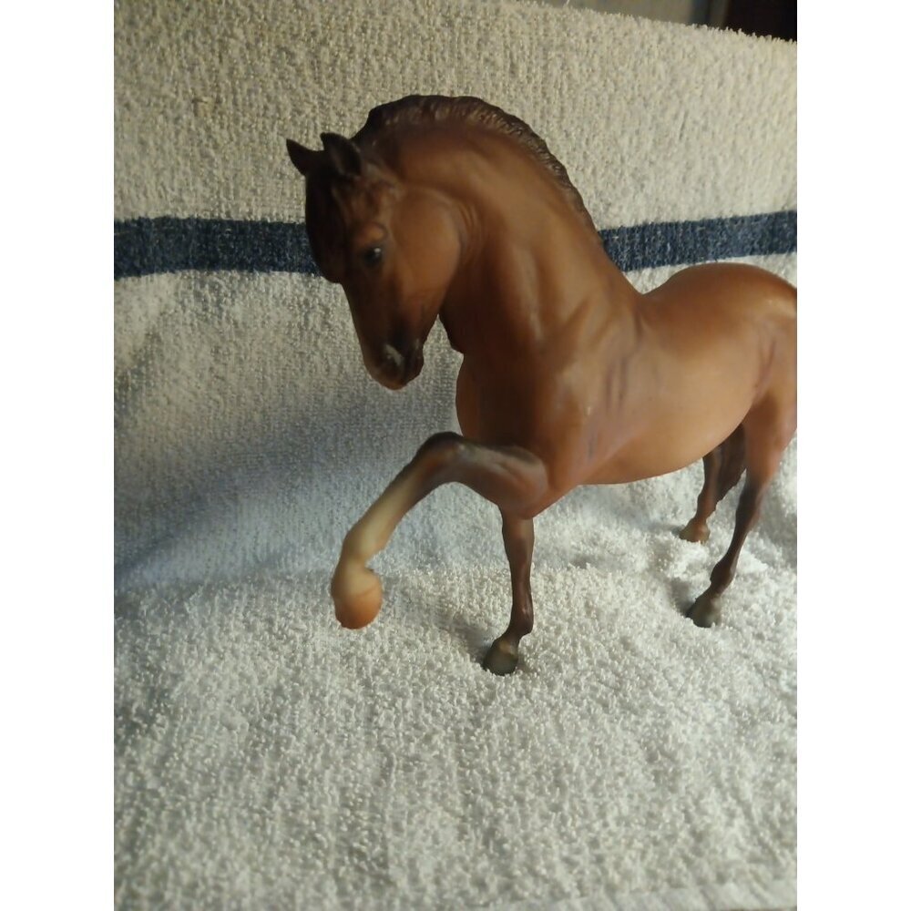 Breyer #977 - Galant Andalusian Legionario III Beautiful Shading Chestnut Horse - Picture 6 of 12